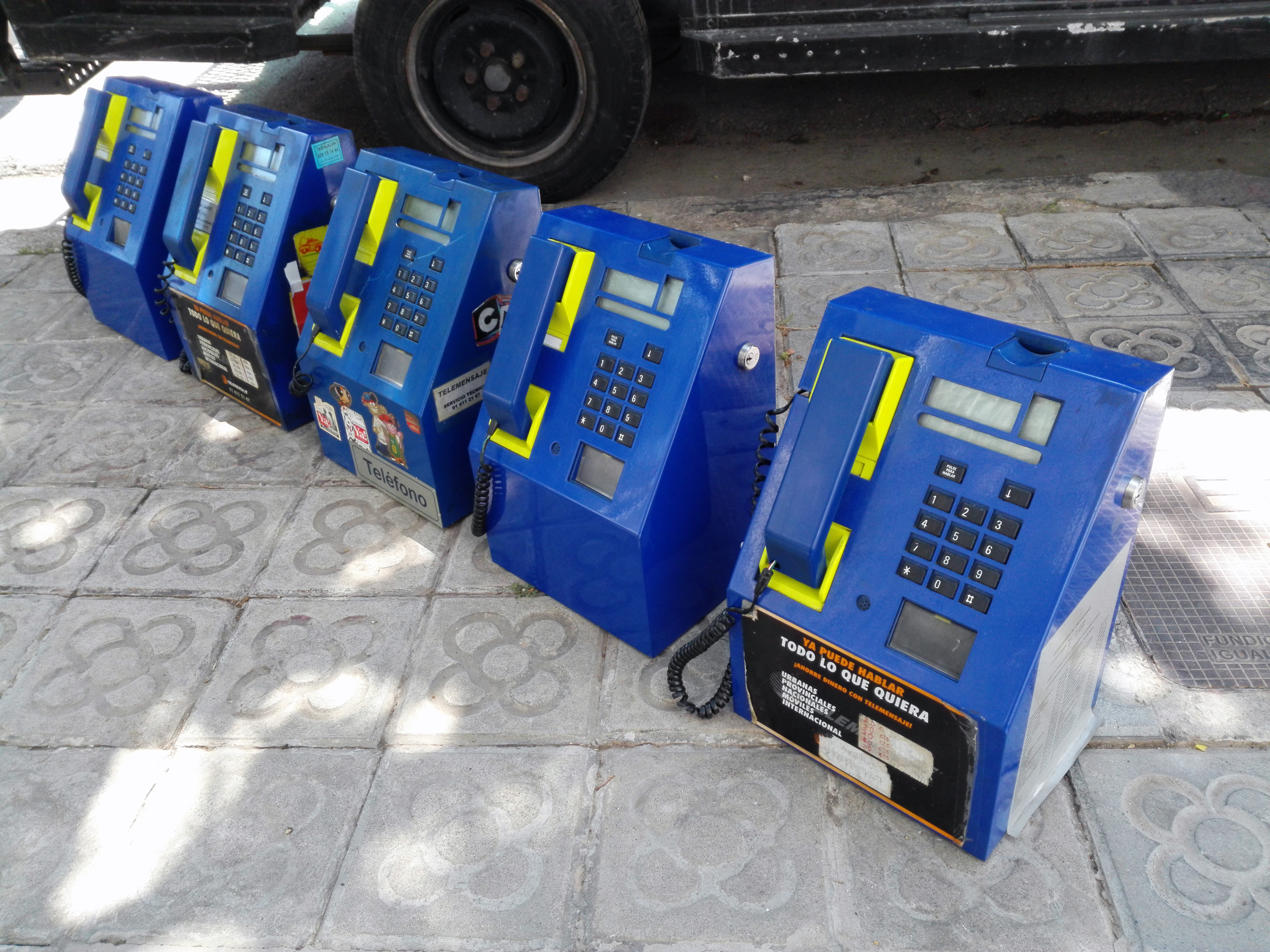 telefono publico+carcasa metal plastico 34.5x24.5x20.5(30eu.) 5u